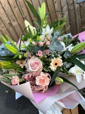 Peachy Love Lily and Rose Bouquet