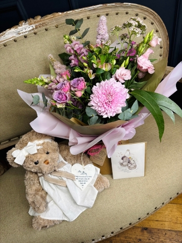 Welcome Baby Girl Gift Set